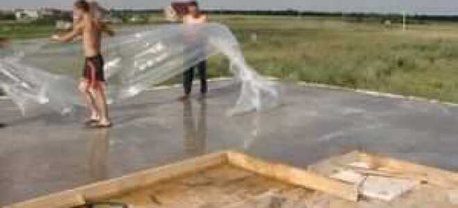 Нужно ли поливать фундамент водой после заливки