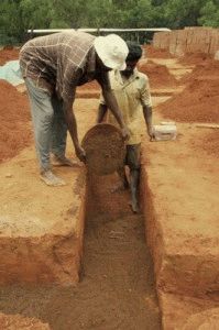 Подсыпание песка под фундамент