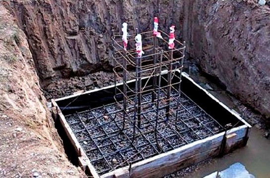 Столбчатая плавающая несущая конструкция используется для возведения легких сооружений