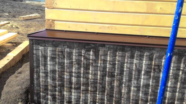 Отделка цоколя профнастилом