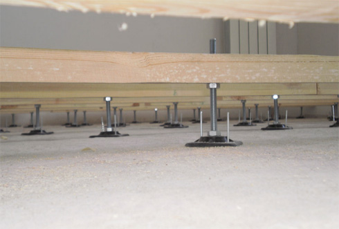 Регулируемый пол по грунту на шпильках