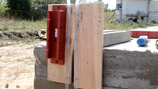 Крепление гидроуровня